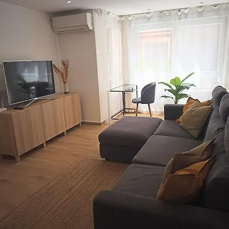 Apartamento La Marina Apartment