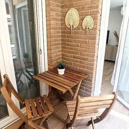 Apartamento La Marina Apartment *